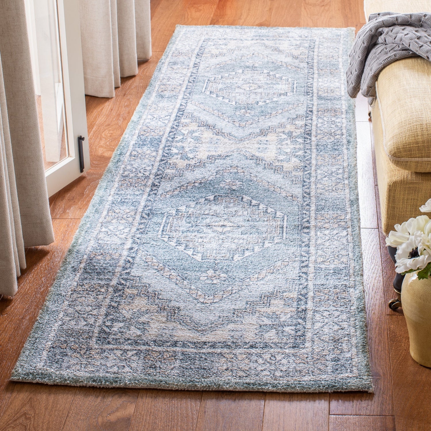 Safavieh Saffron Sfn550F Grey/Ivory Rugs.