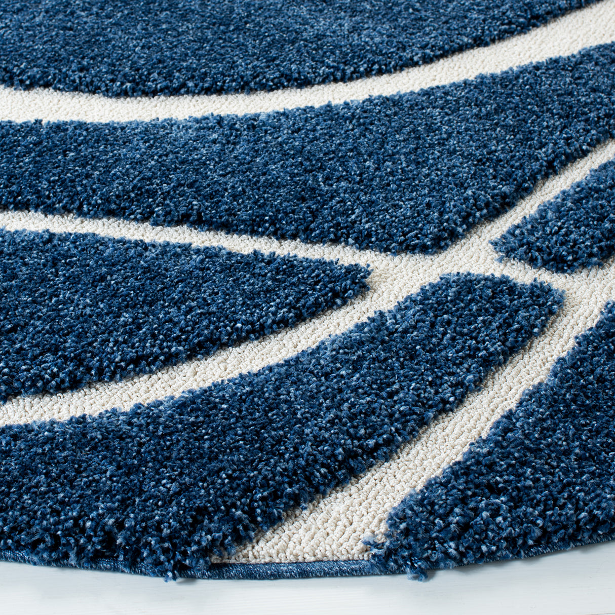 Safavieh Shag Sg471 Navy/Ivory Rug.
