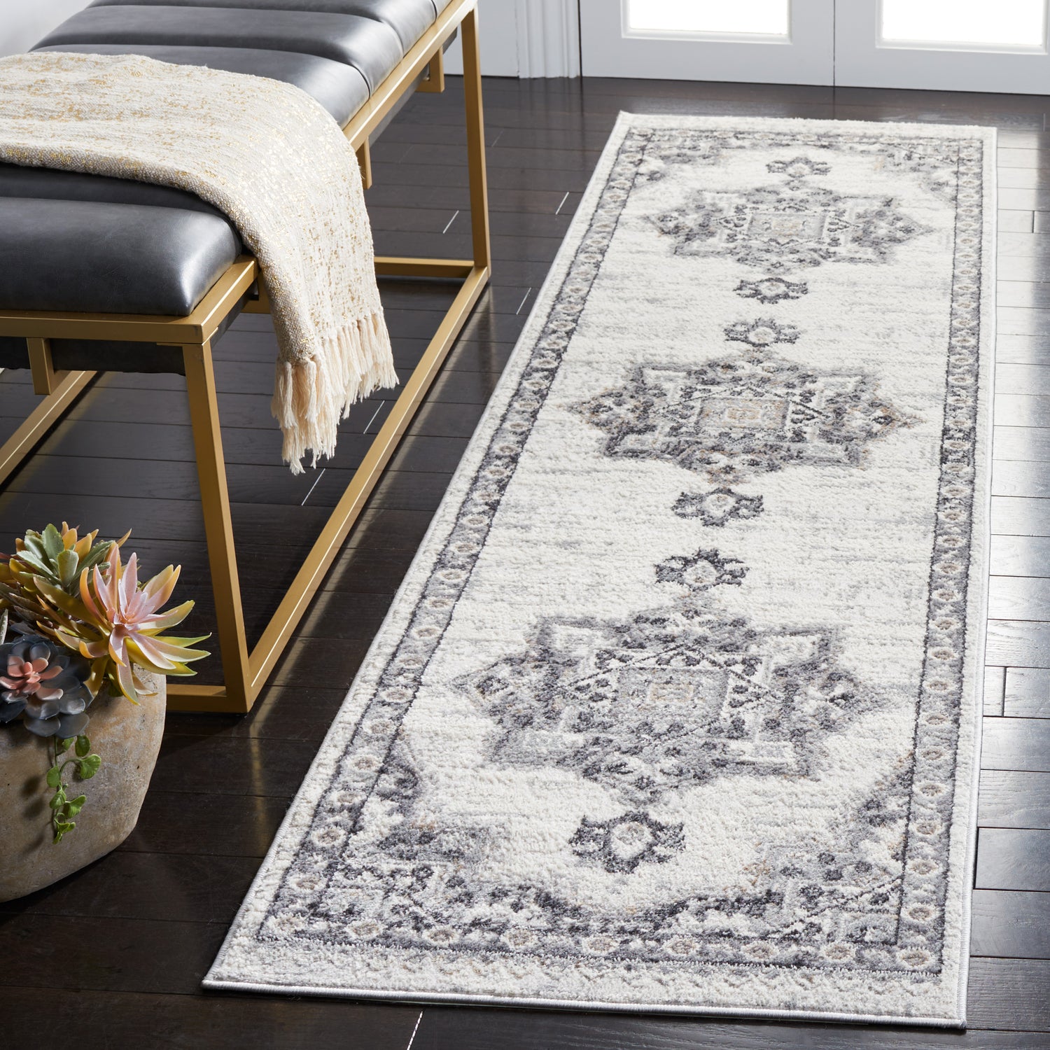 Safavieh Shivan Shv138F Ivory/Grey Rugs.