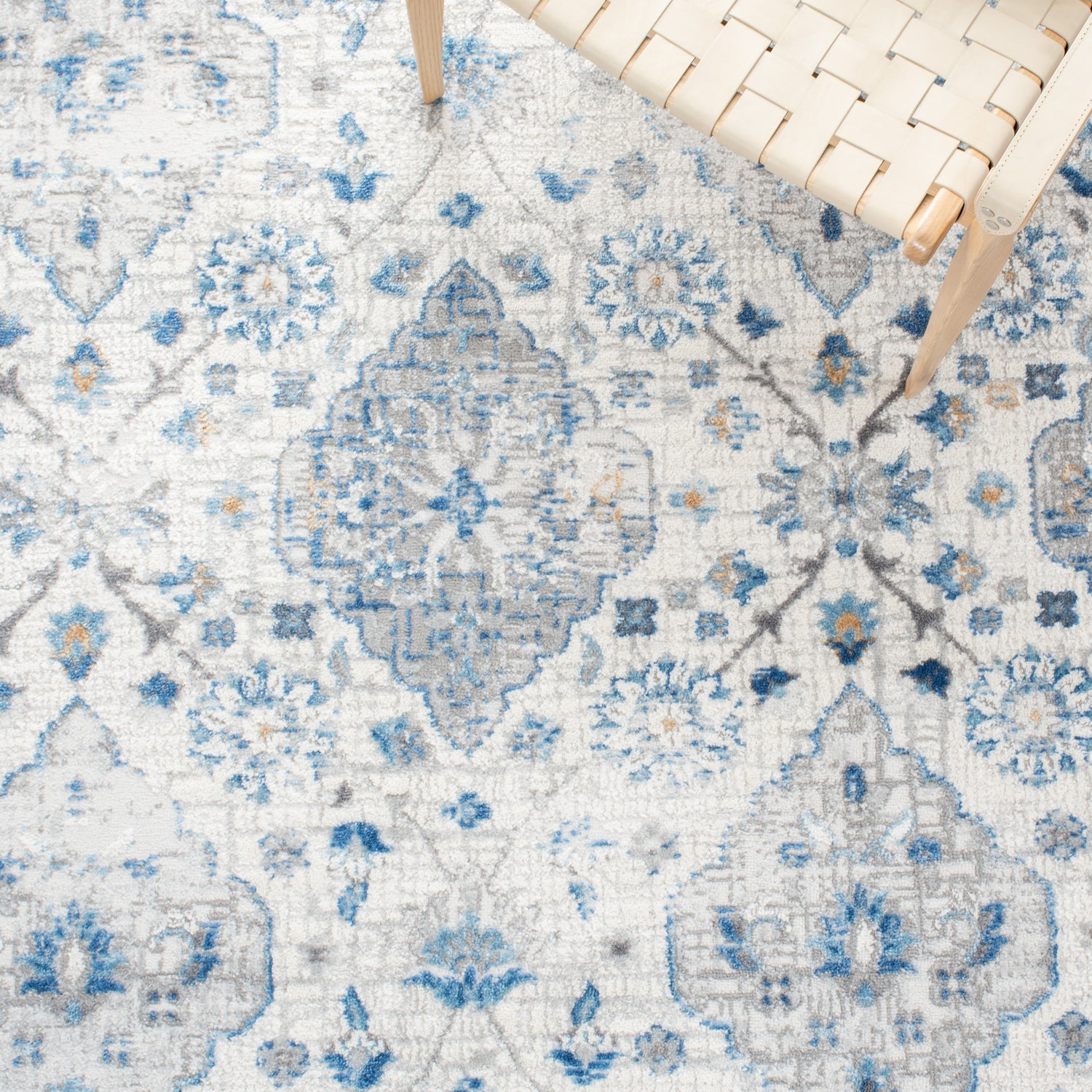 Safavieh Shivan Shv148M Ivory/Blue Rugs.