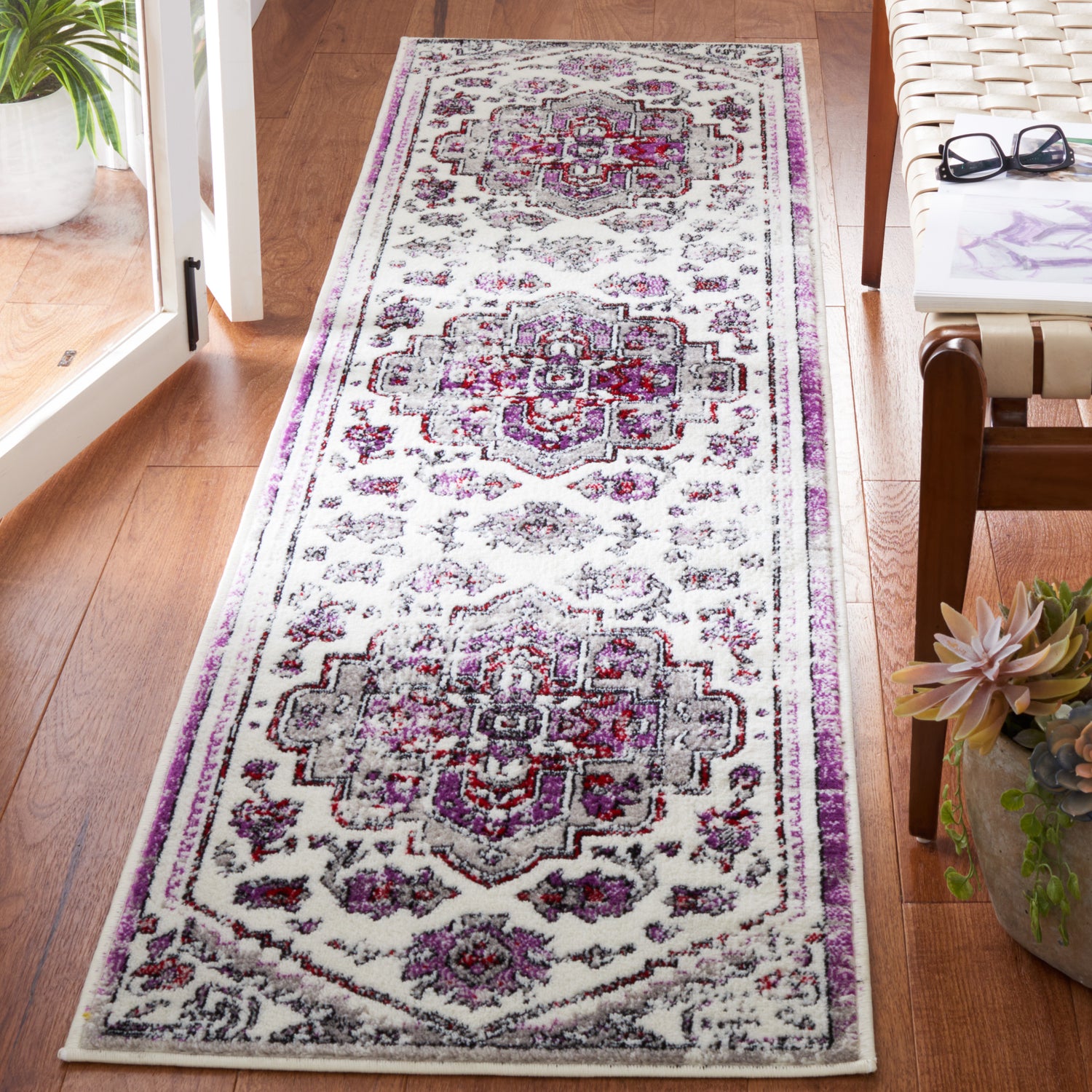 Safavieh Skyler Sky111V Ivory/Purple Rugs.