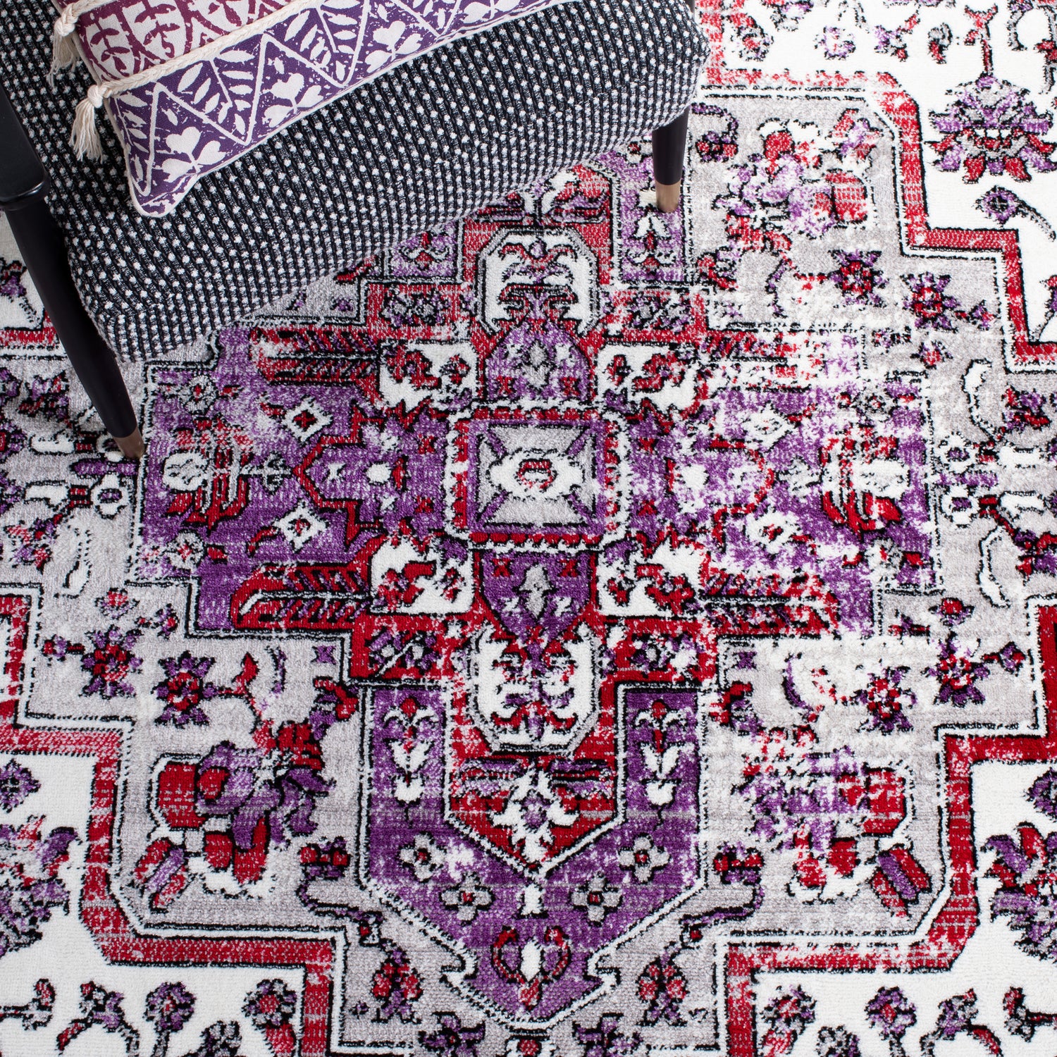 Safavieh Skyler Sky111V Ivory/Purple Rugs.