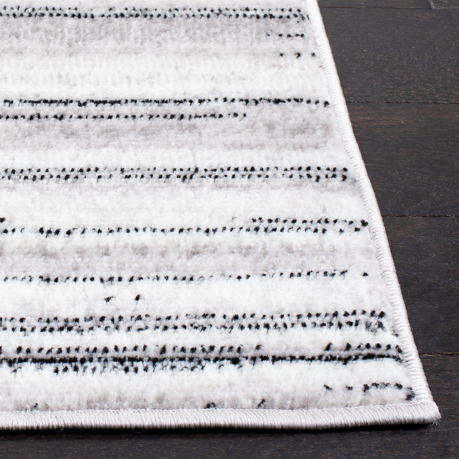 Safavieh Skyler Sky121F Ivory/Grey Rugs.