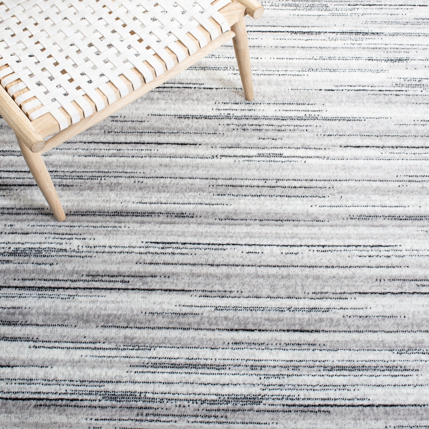 Safavieh Skyler Sky121F Ivory/Grey Rugs.