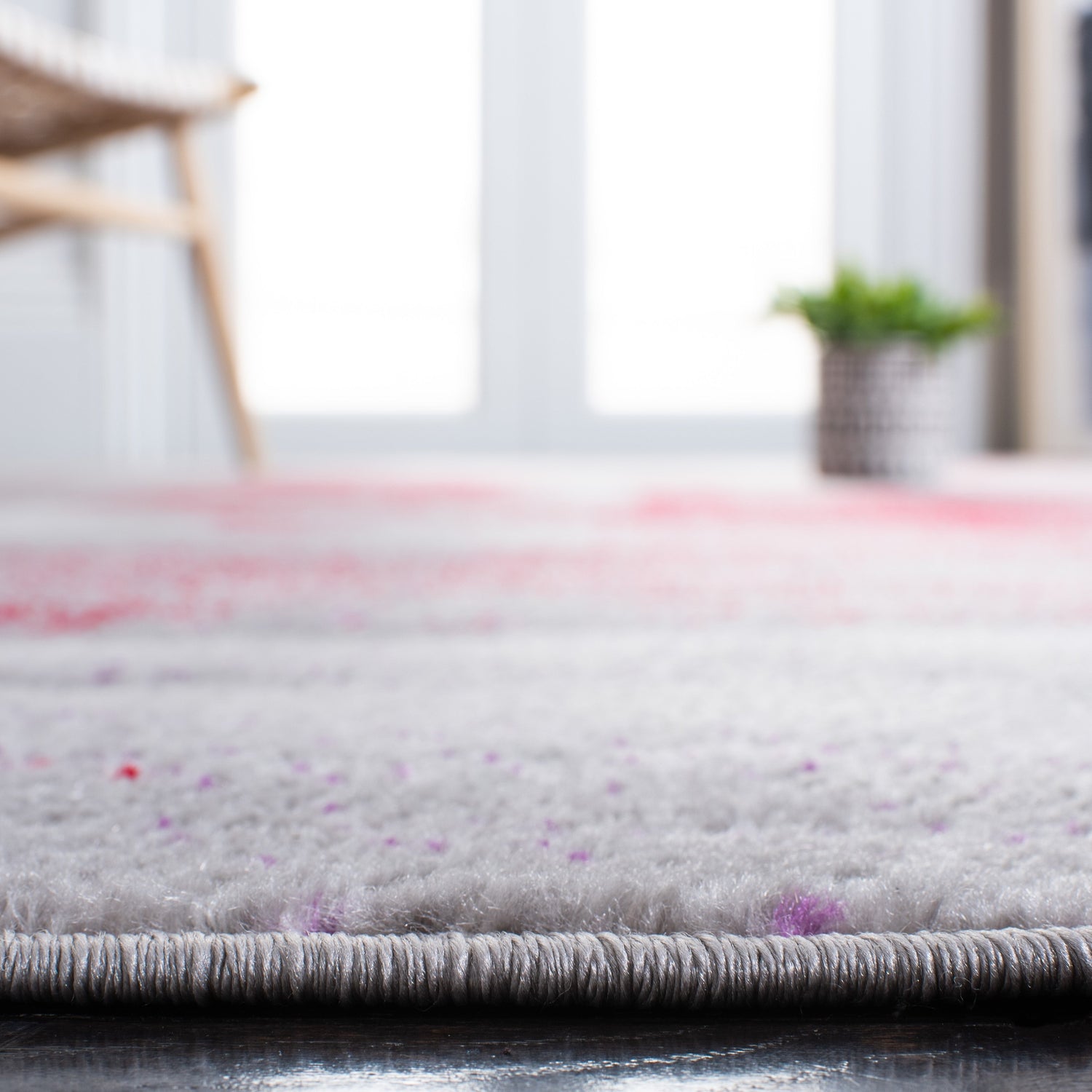 Safavieh Skyler Sky141Q Grey/Red Rugs.