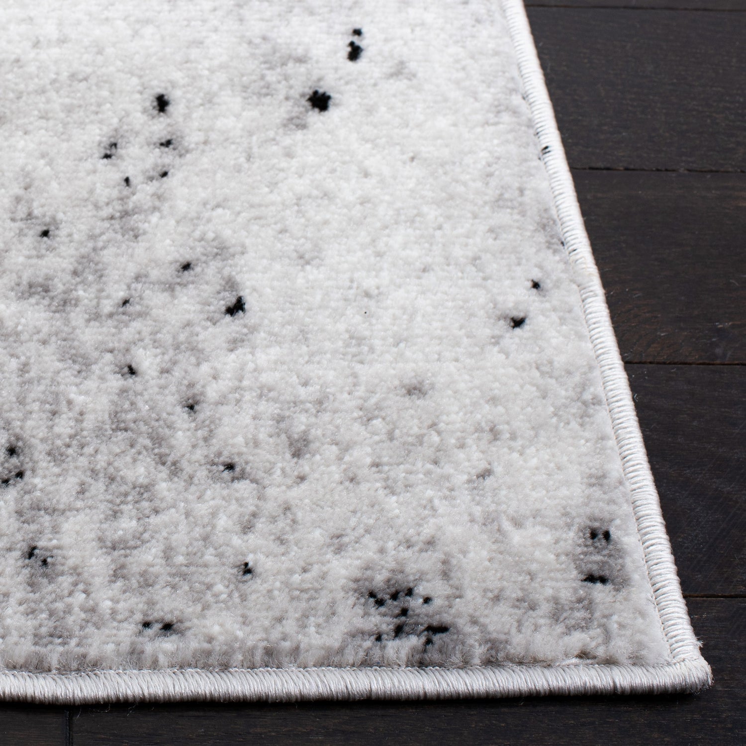 Safavieh Skyler Sky163F Silver/Black Rugs.