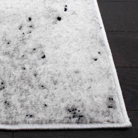 Safavieh Skyler Sky163F Silver/Black Rugs.