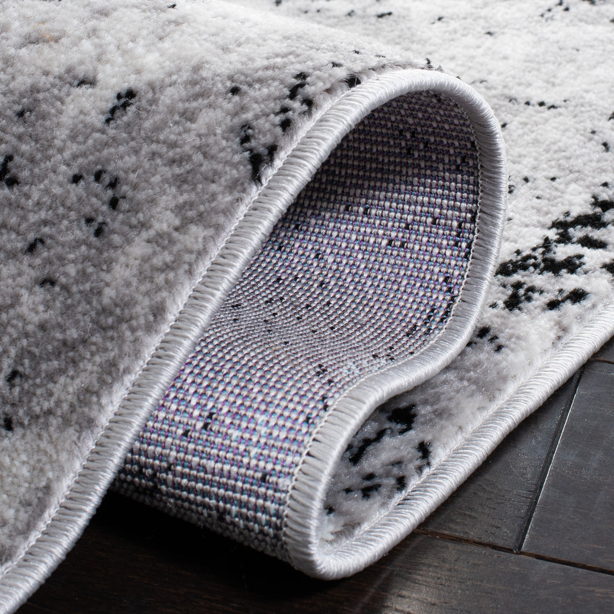 Safavieh Skyler Sky163F Silver/Black Rugs.