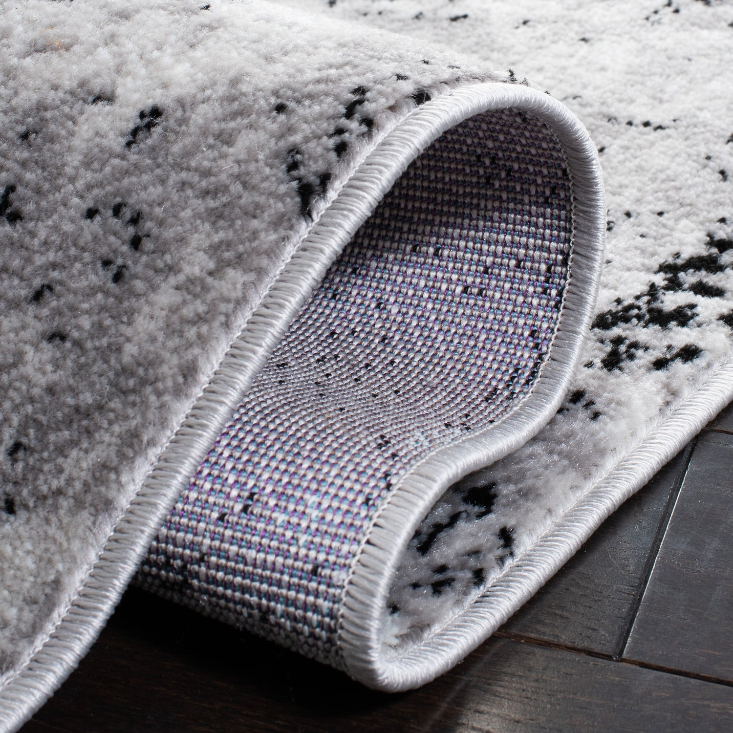 Safavieh Skyler Sky163F Silver/Black Rugs.