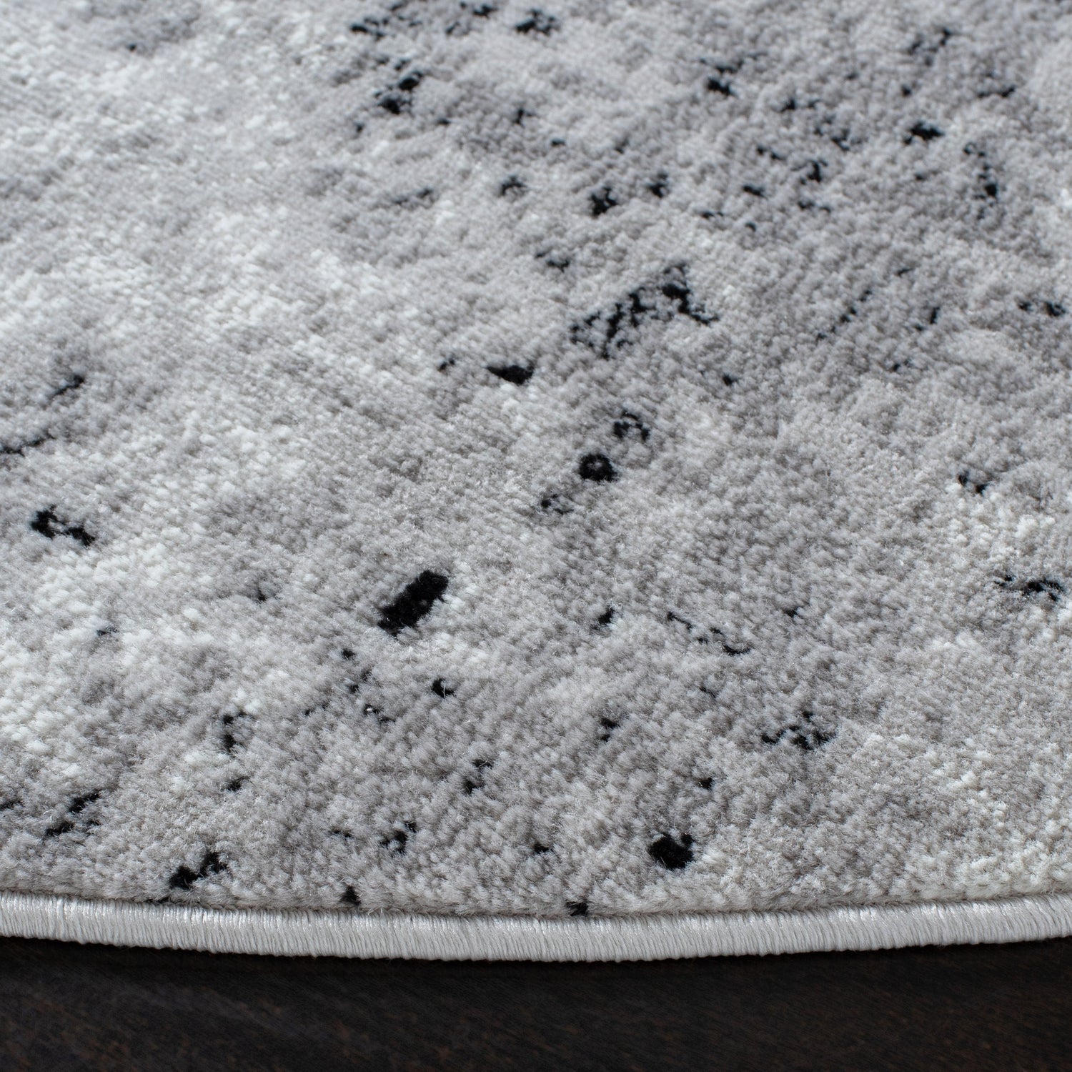 Safavieh Skyler Sky163F Silver/Black Rugs.