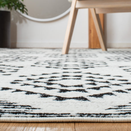 Safavieh Skyler Sky179A Ivory/Black Rugs.