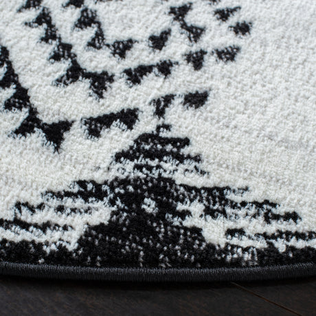 Safavieh Skyler Sky179A Ivory/Black Rugs.