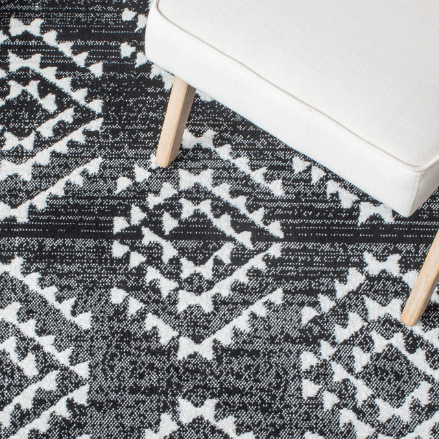 Safavieh Skyler Sky179Z Black/Ivory Rugs.