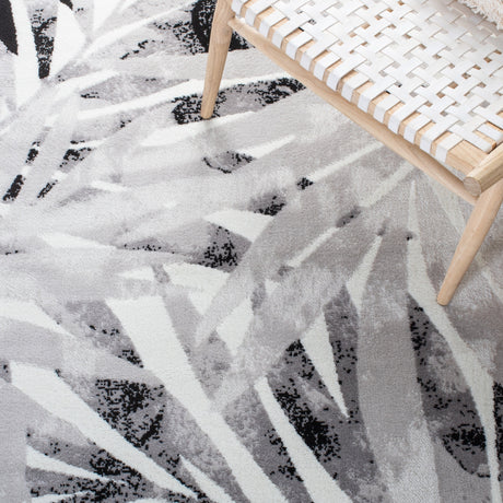 Safavieh Skyler Sky189A Ivory/Black Rugs.