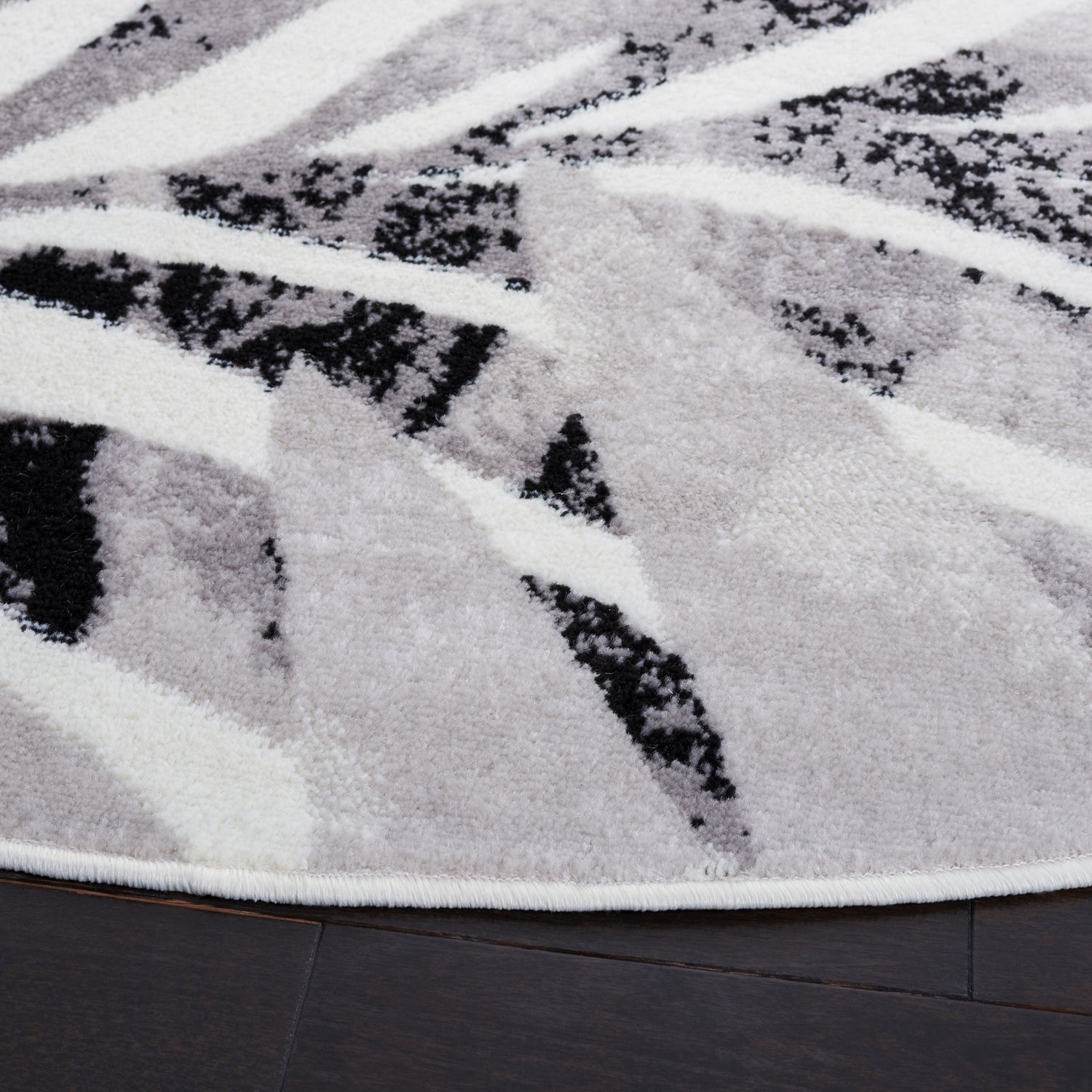 Safavieh Skyler Sky189A Ivory/Black Rugs.