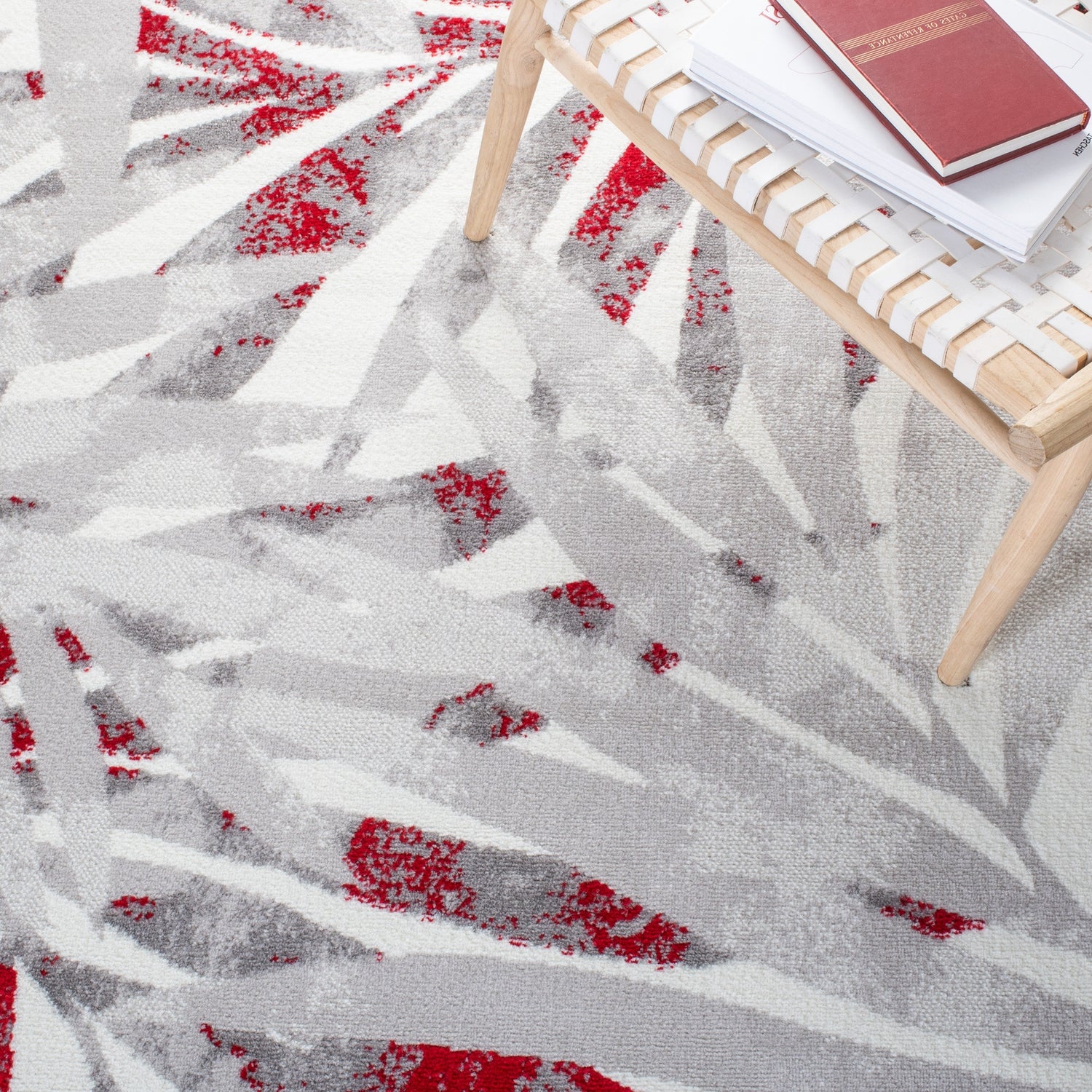 Safavieh Skyler Sky189Q Grey/Red Rugs.