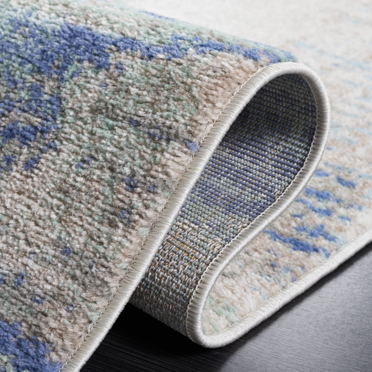 Safavieh Skyler Sky504D Beige/Blue Green Rug.