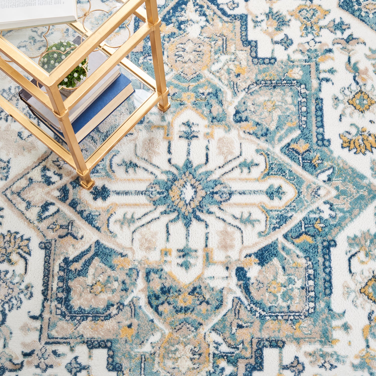 Safavieh Skyler Sky541A Ivory/Navy Rugs.