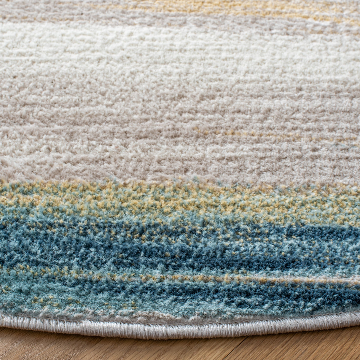 Safavieh Skyler Sky542B Beige/Navy Rugs.