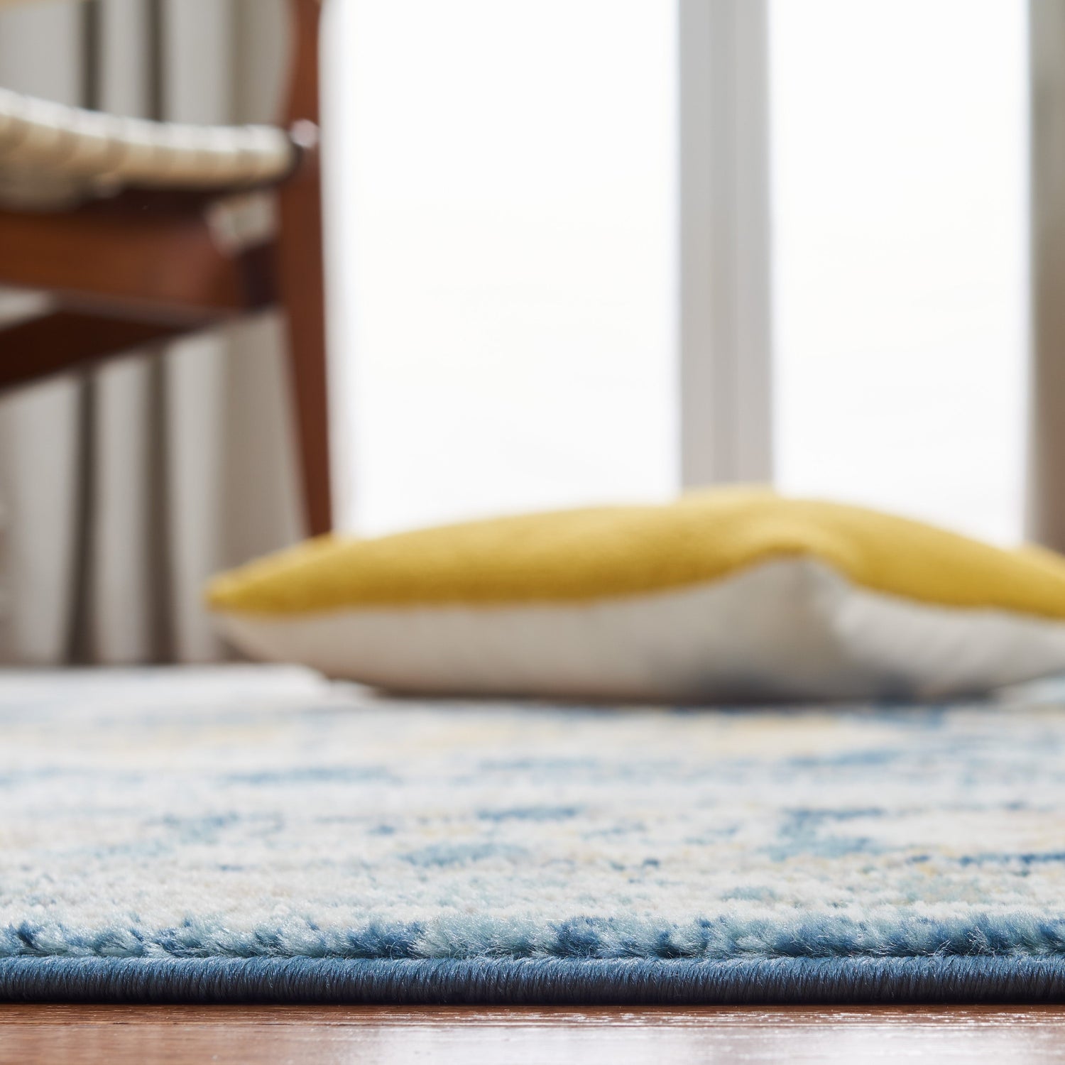 Safavieh Skyler Sky544A Beige/Navy Rugs.
