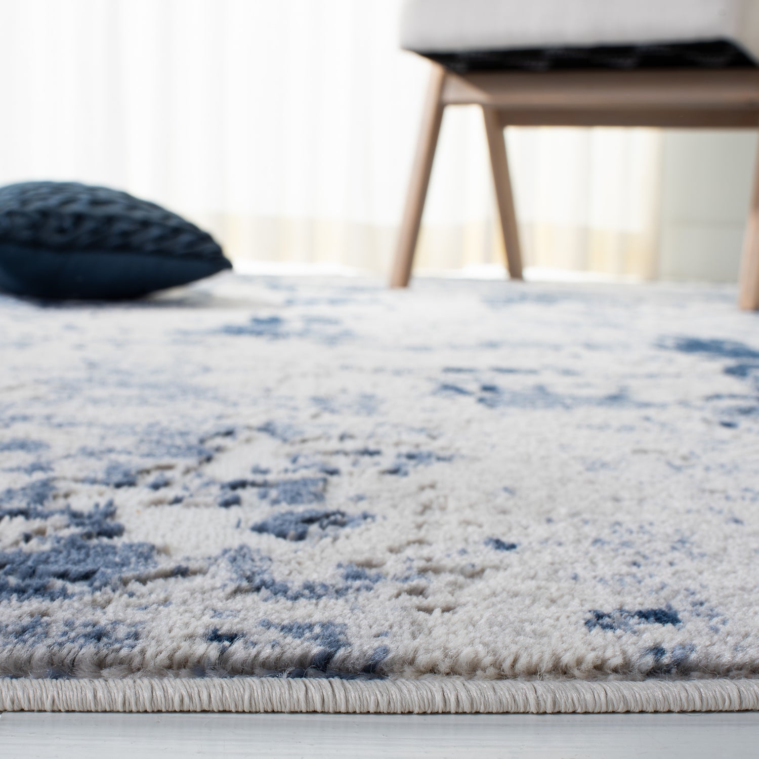 Safavieh Skyler Sky562M Grey/Navy Rugs.