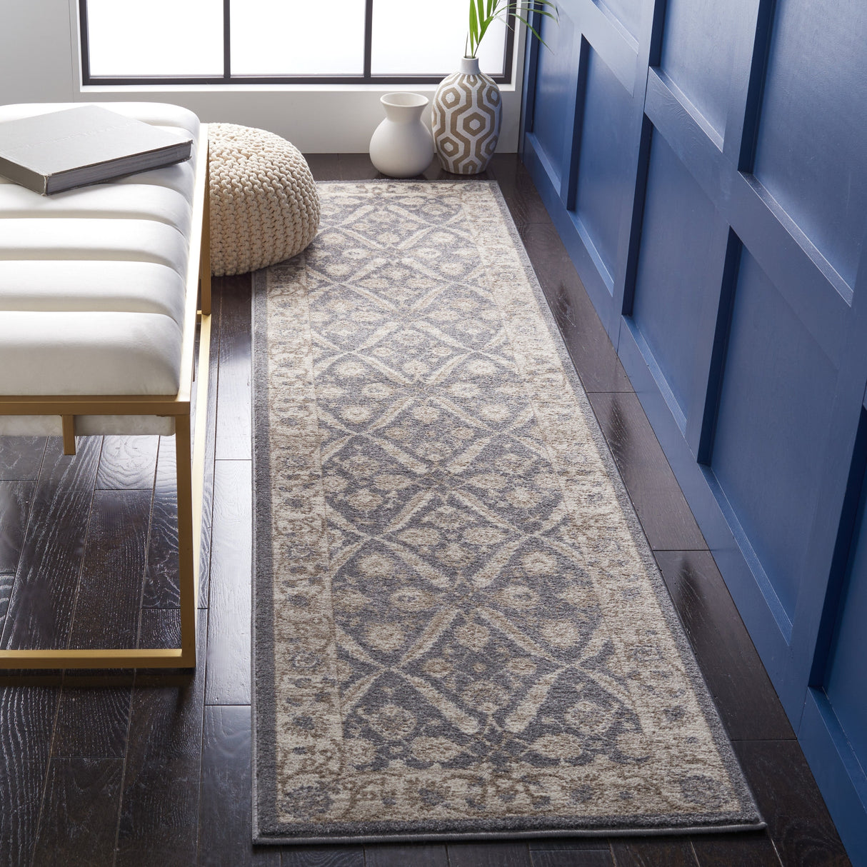 Safavieh Sofia Sof378F Dark Grey/Beige Rugs.