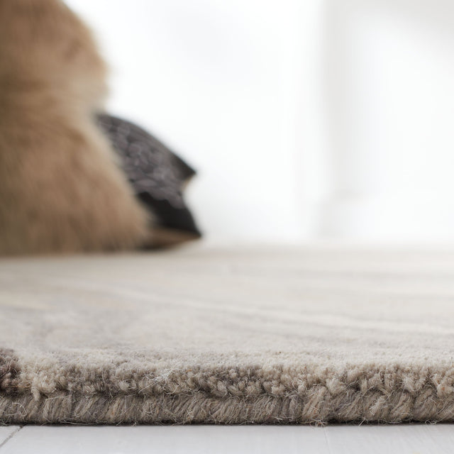 Safavieh Soho Soh678B Beige/Grey Rug.