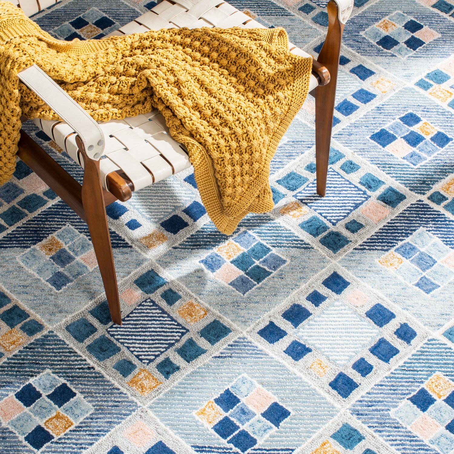 Safavieh Soho Soh876N Navy/Blue Rugs.