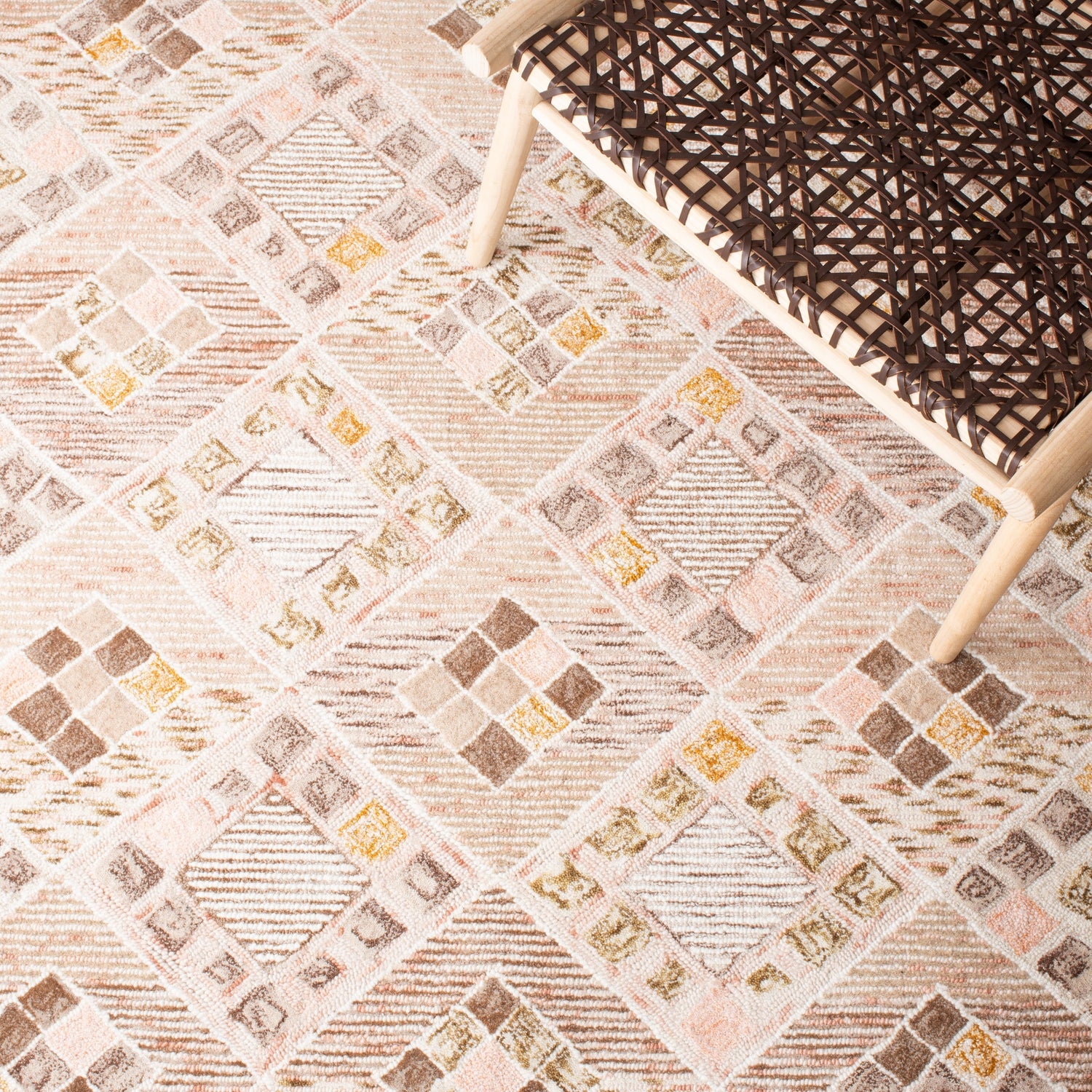 Safavieh Soho Soh876U Pink/Taupe Rugs.