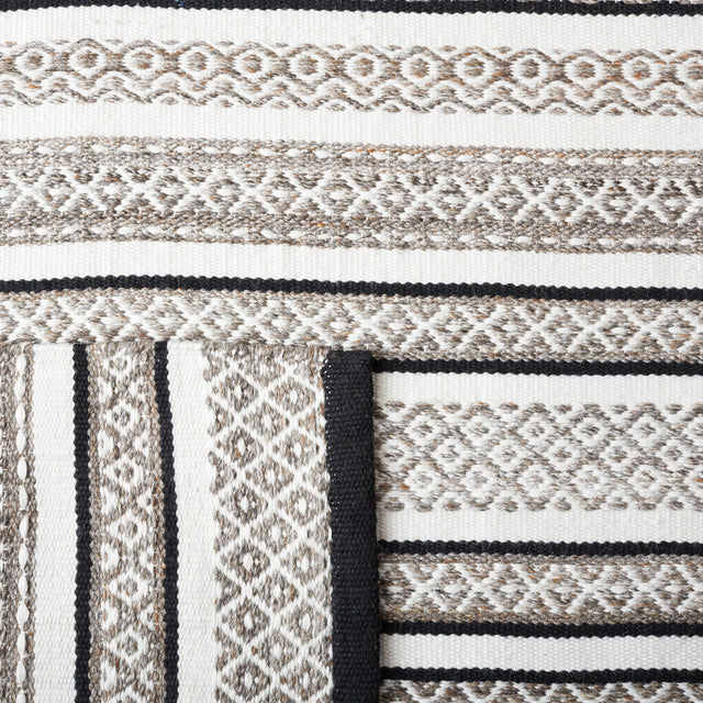 Safavieh Striped Kilim Stk102Z Black/Ivory Rug.