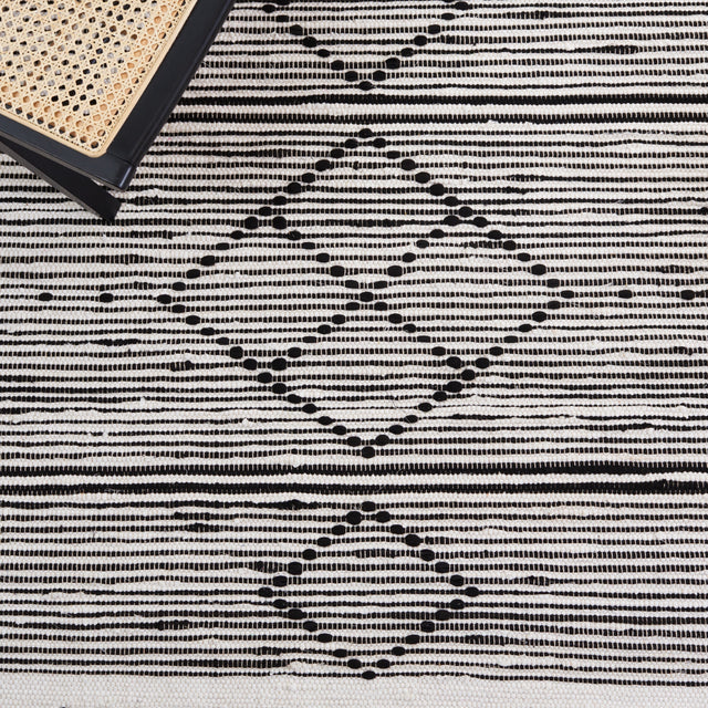 Safavieh Striped Kilim Stk204A Ivory/Black Rug.