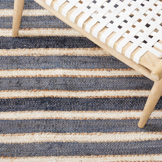 Safavieh Striped Kilim Stk318H Charcoal/Ivory Rug.