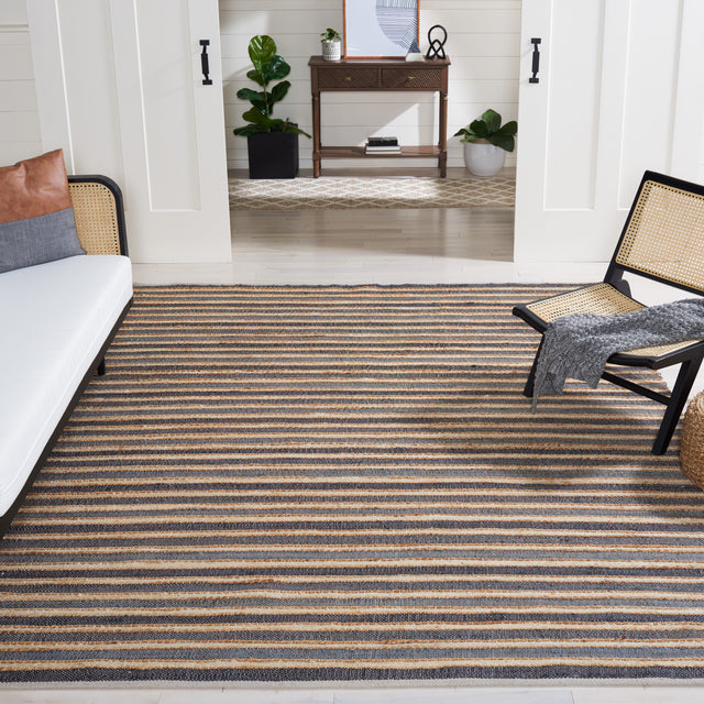 Safavieh Striped Kilim Stk318H Charcoal/Ivory Rug.