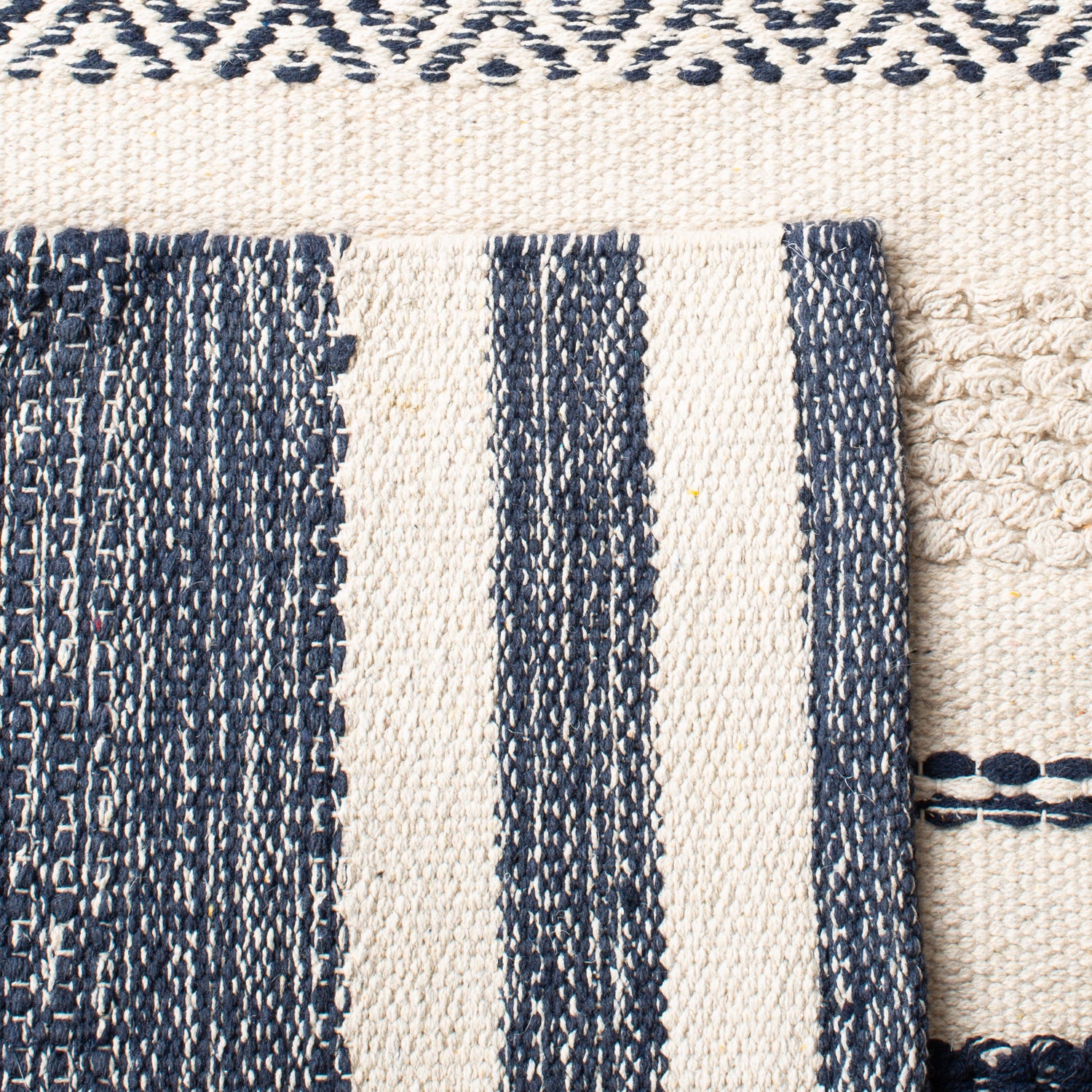 Safavieh Striped Kilim Stk502A Ivory/Navy Rugs.