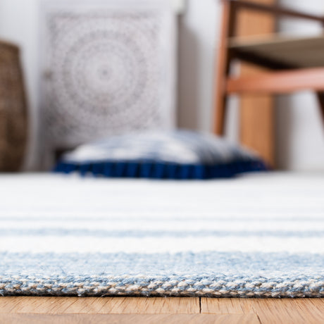 Safavieh Striped Kilim Stk504A Ivory/Blue Rugs.