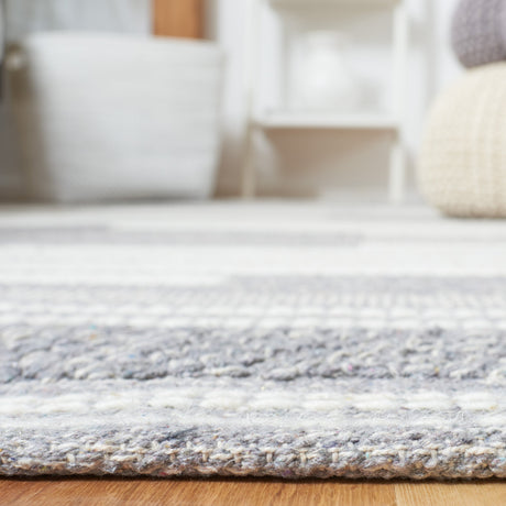 Safavieh Striped Kilim Stk505G Silver/Grey Rugs.