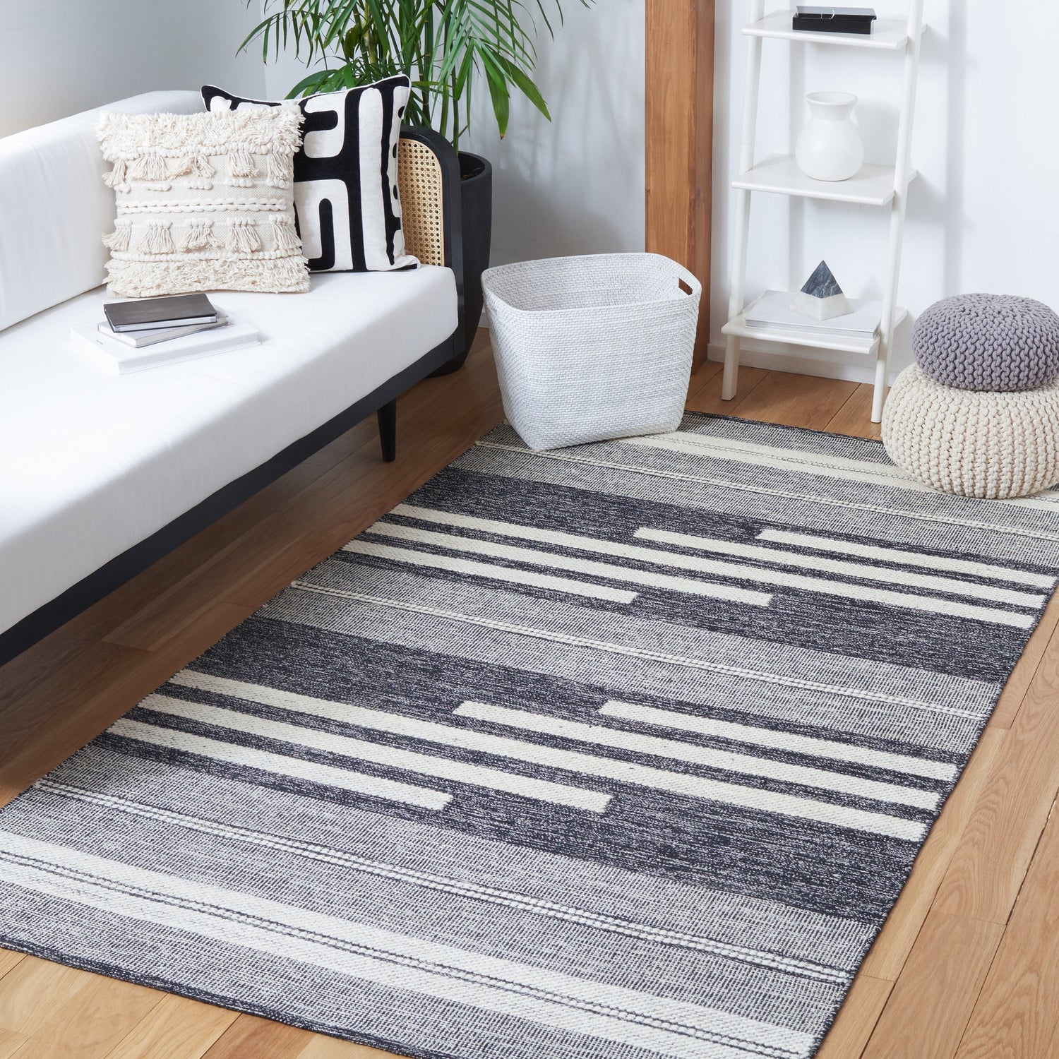 Safavieh Striped Kilim Stk506A Ivory/Black Rugs.