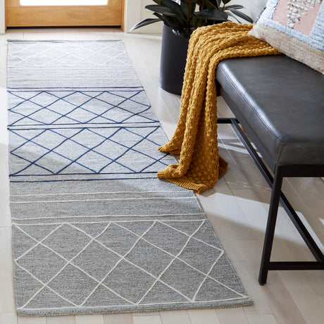 Safavieh Striped Kilim Stk507G Silver/Grey Rugs.