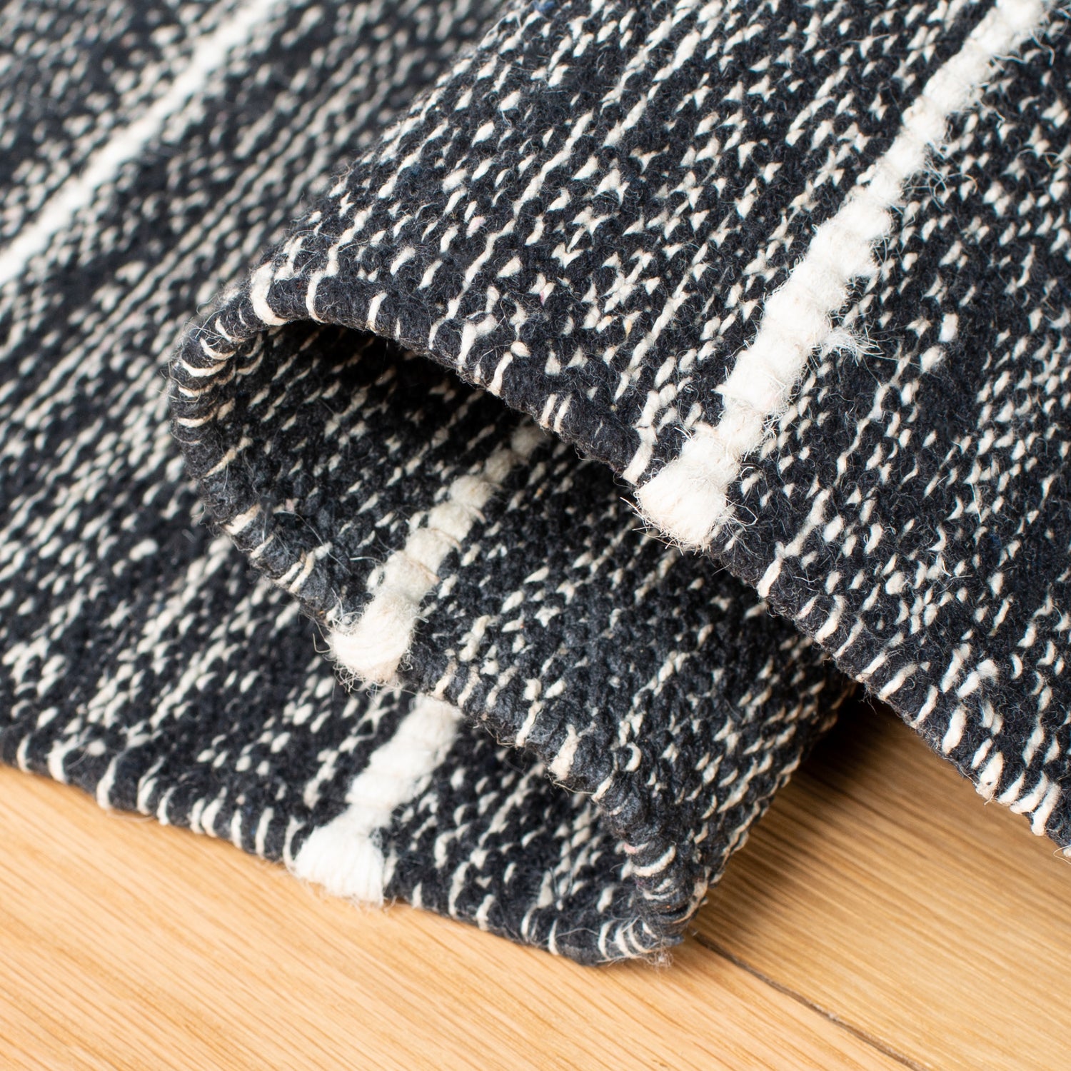 Safavieh Striped Kilim Stk509Z Black/Ivory Rugs.