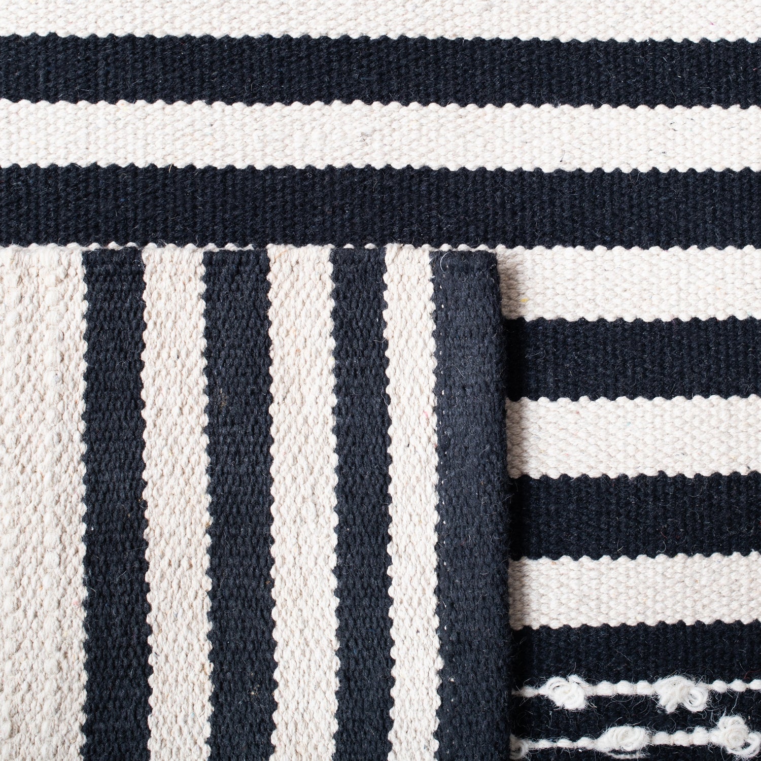 Safavieh Striped Kilim Stk511Z Black/Ivory Rugs.
