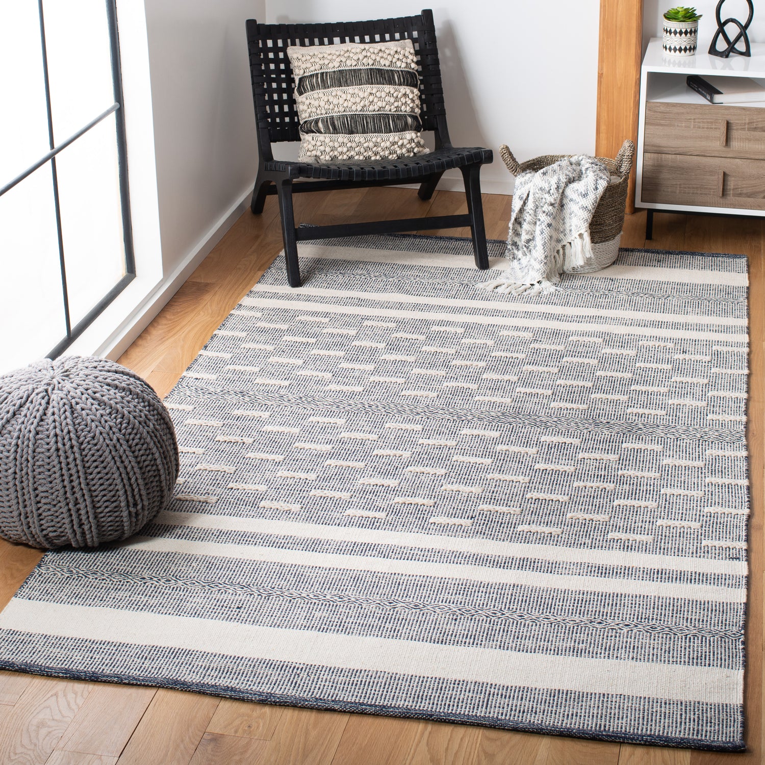 Safavieh Striped Kilim Stk515N Navy/Ivory Rugs.