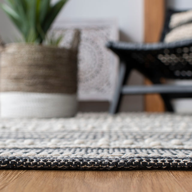 Safavieh Striped Kilim Stk516Z Black/Ivory Rugs.