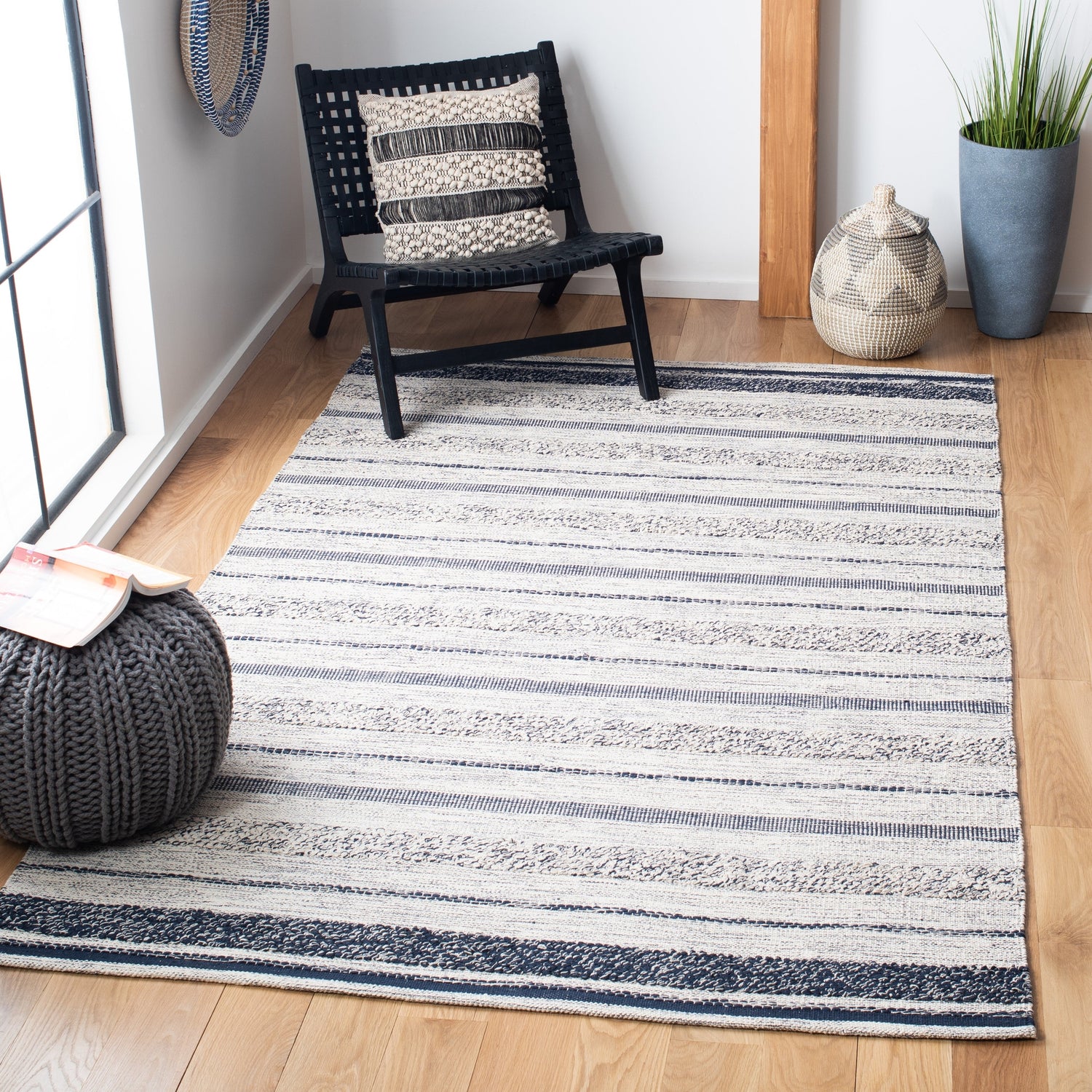 Safavieh Striped Kilim Stk517A Ivory/Navy Rugs.