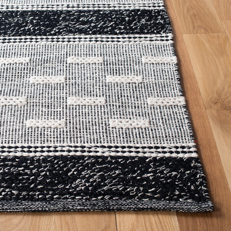 Safavieh Striped Kilim Stk518Z Black/Ivory Rugs.