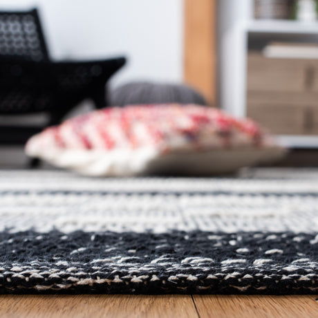 Safavieh Striped Kilim Stk518Z Black/Ivory Rugs.