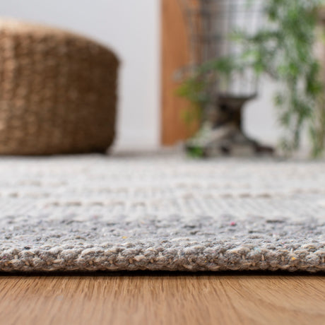 Safavieh Striped Kilim Stk519A Ivory/Grey Rugs.