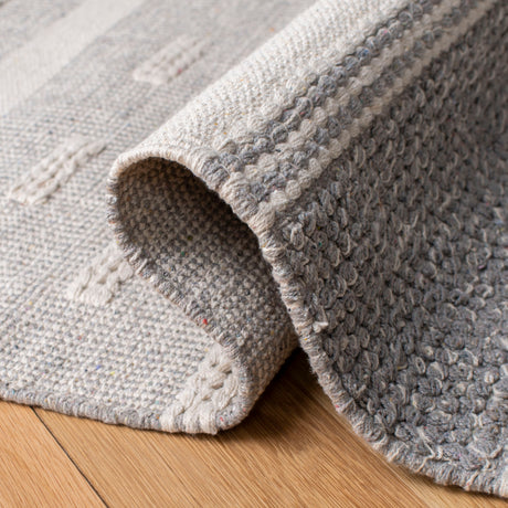Safavieh Striped Kilim Stk519A Ivory/Grey Rugs.