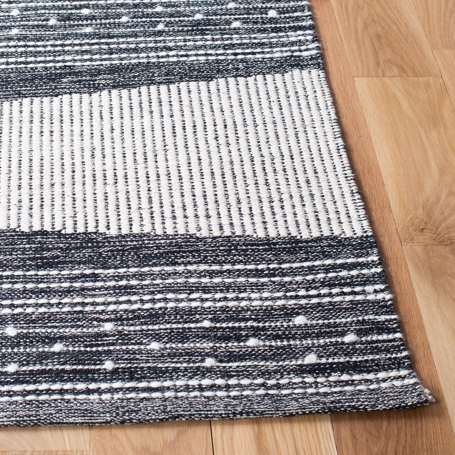 Safavieh Striped Kilim Stk521Z Black/Ivory Rugs.