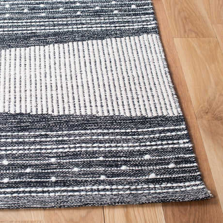 Safavieh Striped Kilim Stk521Z Black/Ivory Rugs.