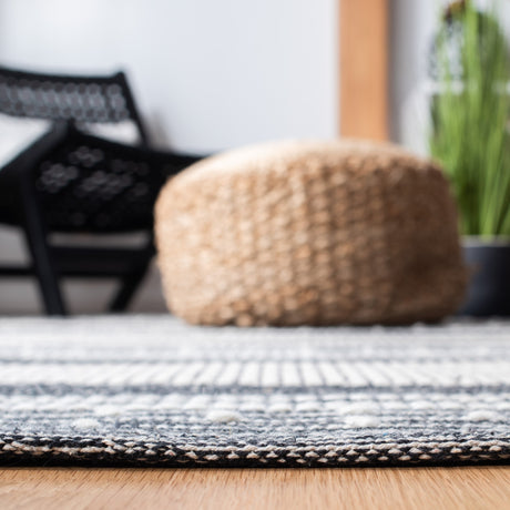 Safavieh Striped Kilim Stk521Z Black/Ivory Rugs.